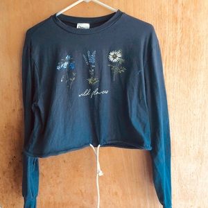 Gray graphic longsleeve crop top